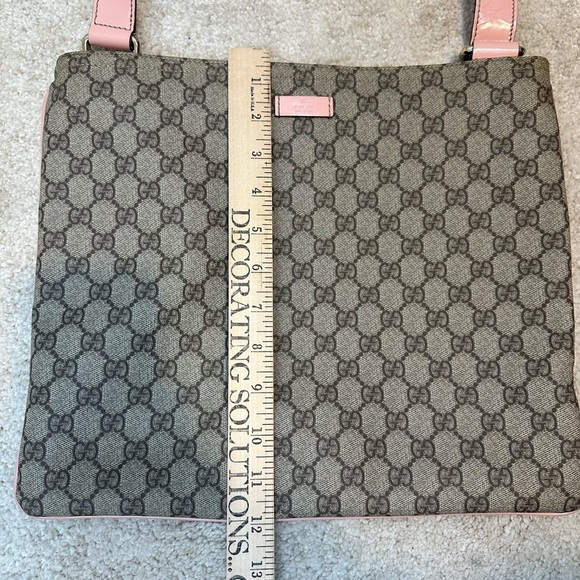 GUCCI GG Supreme Monogram Pink Lined Medium Flat Crossbody Messenger Bag Canvas - Picture 16 of 17